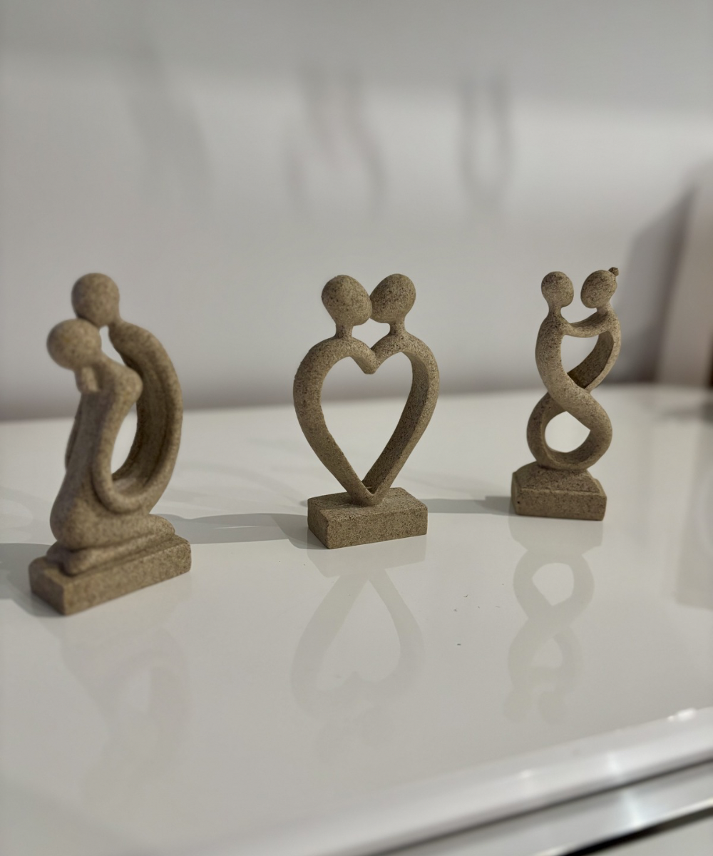 Set de figuras decorativas Equilibrio de resina con parejas en distintas posturas, diseño moderno y simbólico ideal para salón o estantería