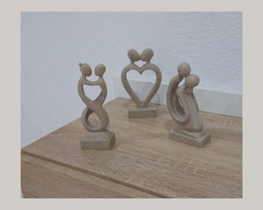 Set de 3 Figuras Decorativas Abstractas – Diseño de Corazón en Resina de Arenisca