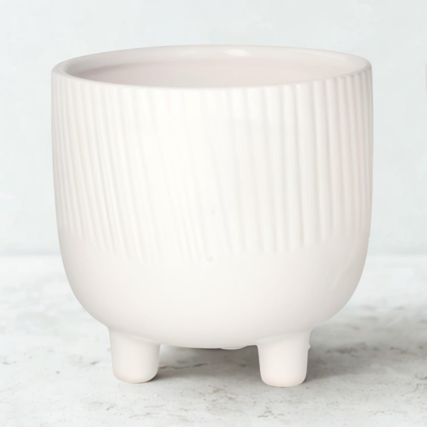 Maceteros Geométricos de Cerámica Blanca con Patas Integradas