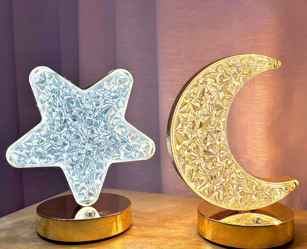 Lámparas LED Aurora Star estrella y Moon luna en acrílico tallado con base dorada, luz blanca y luz cálida, diseño moderno y elegante.