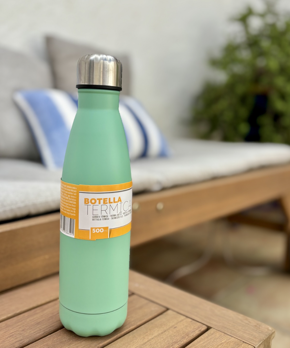 Botella térmica verde menta de acero inoxidable 500 ml, diseño reutilizable ideal para hidratación diaria