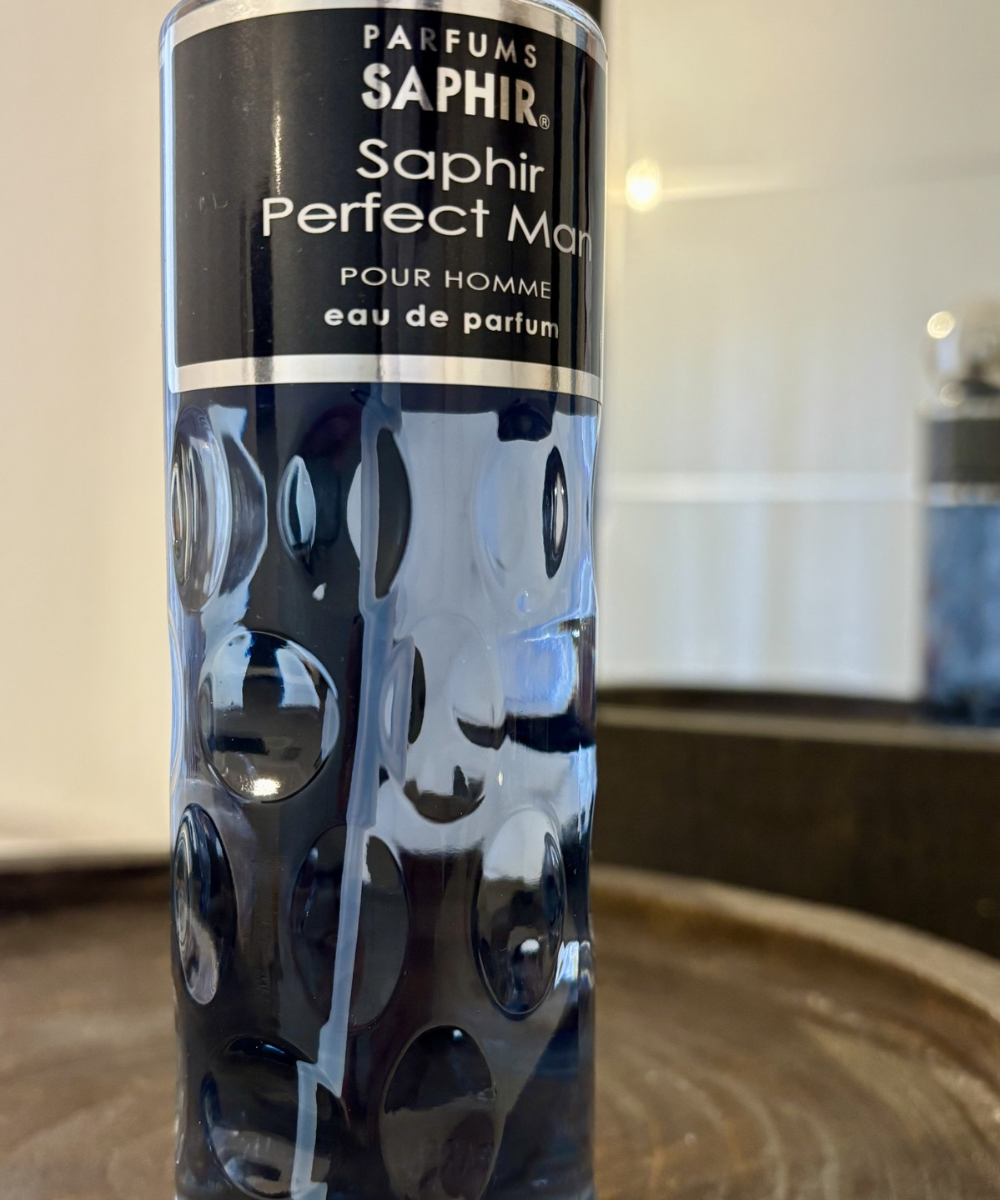 Botella de colonia Perfect Man de Saphir en formato spray con aroma fresco, limpio y amaderado