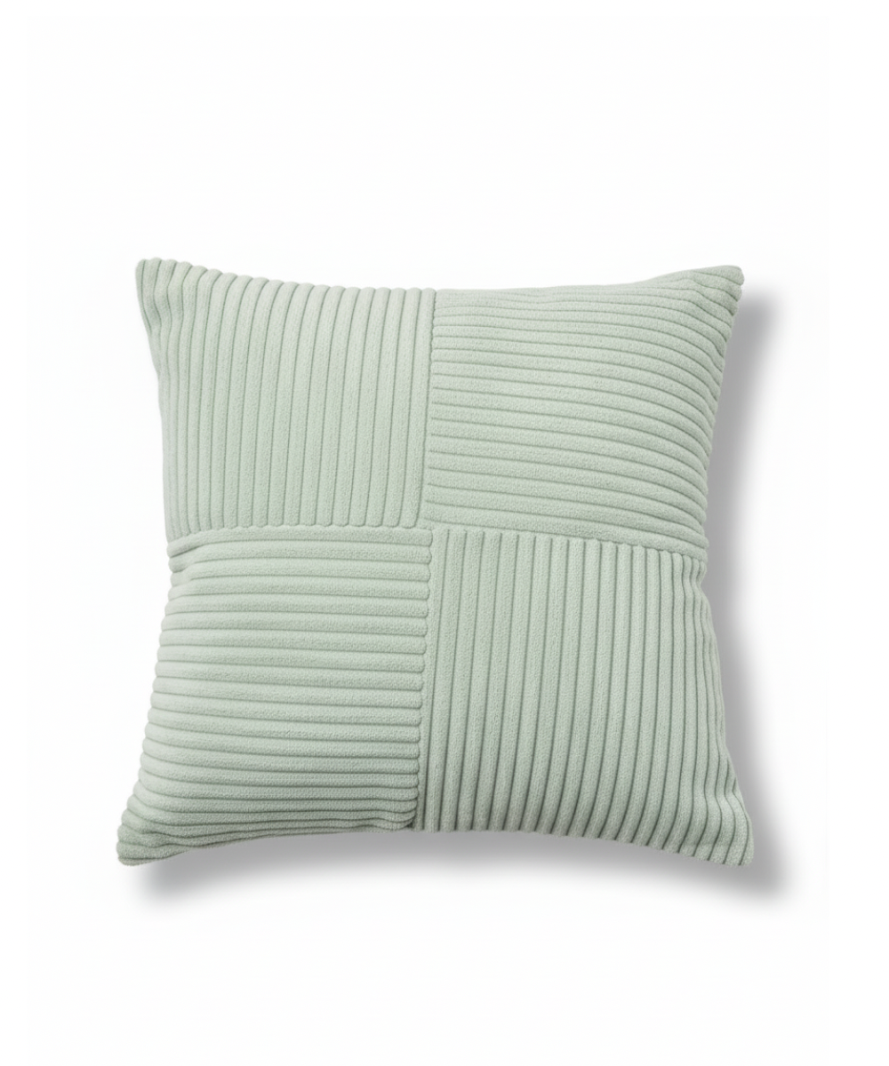Cojín decorativo Velvet Lines verde en terciopelo con textura acanalada, accesorio decorativo minimalista y moderno para sofá o cama