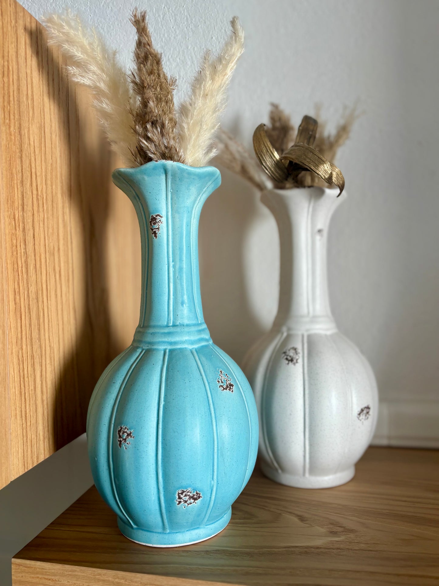 Jarrón de cerámica decorativo de 14x14x27 cm ideal para pampas, flores secas y decoración mediterránea