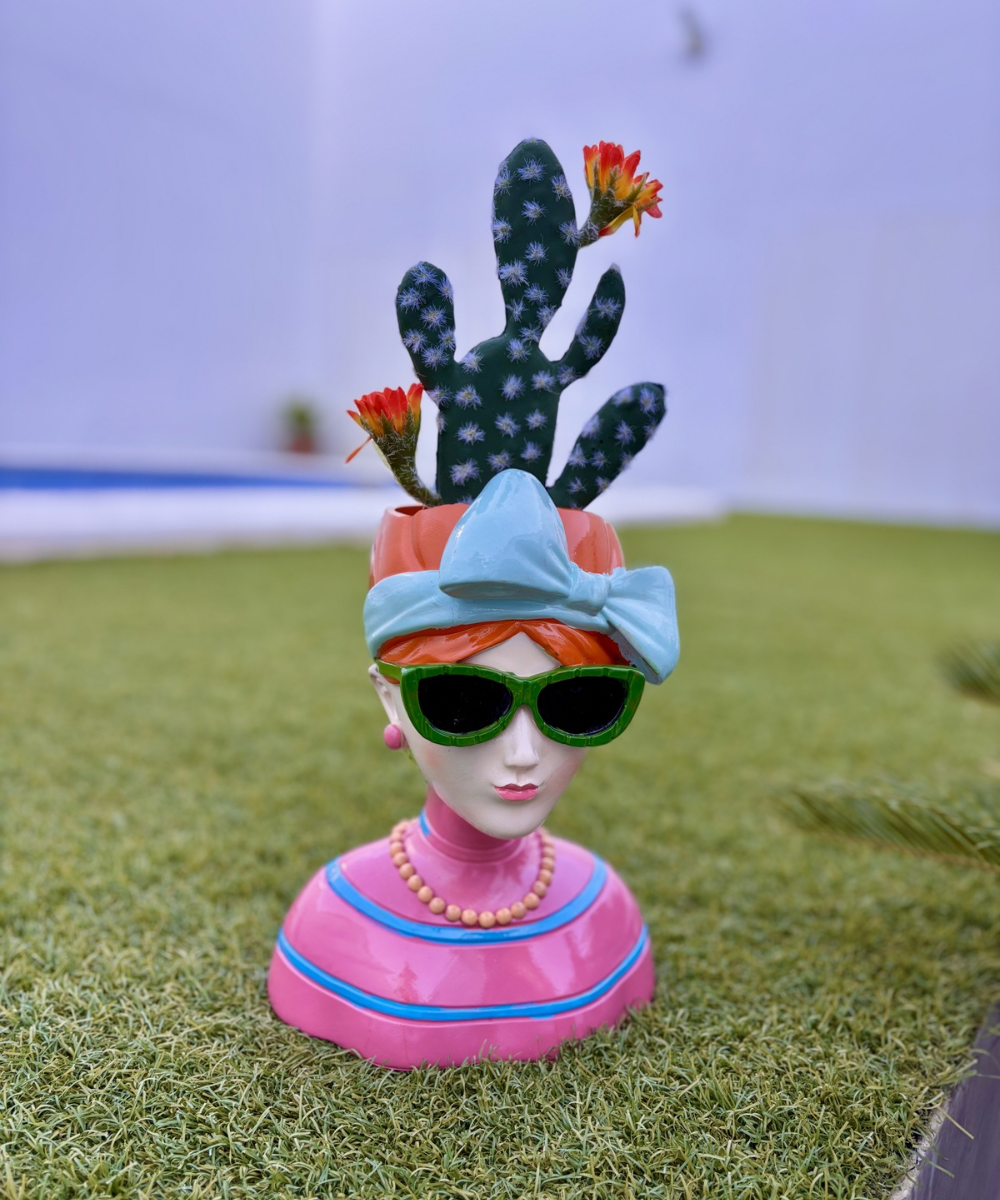 Jarrón Frida Pop con lazos y detalles florales, pieza decorativa artística para aportar color y personalidad al hogar