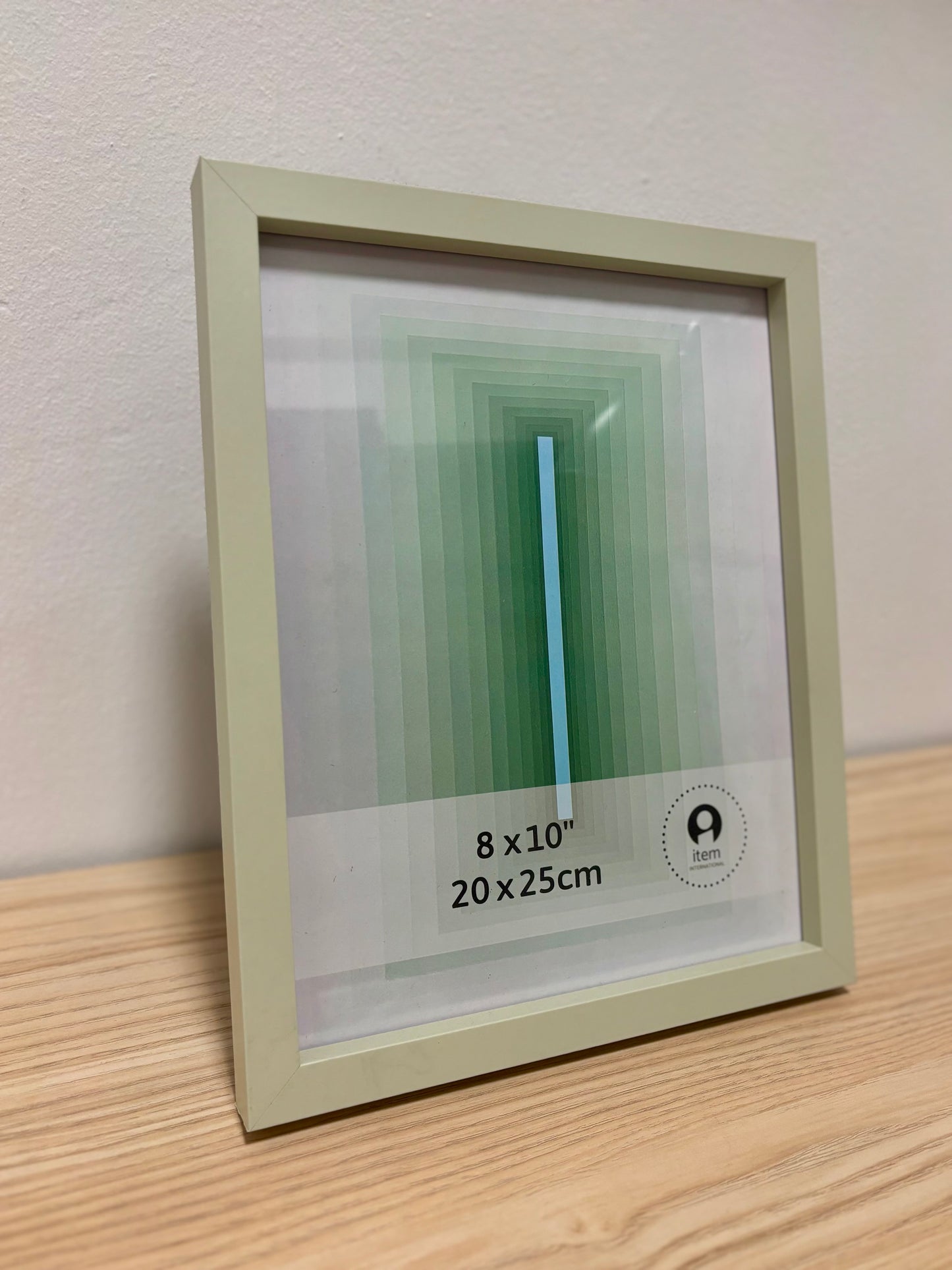 Marco decorativo de madera color verde suave para fotos de 20x25 cm con estilo moderno