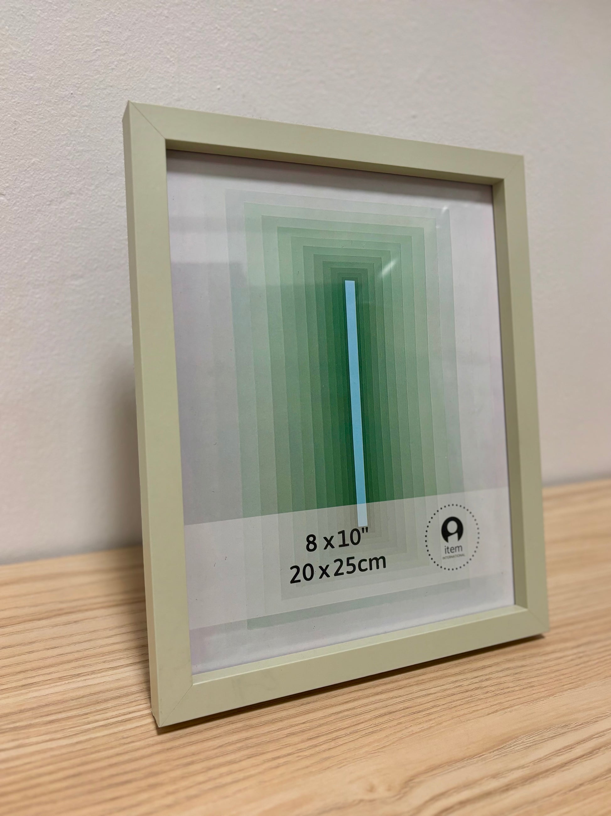 Marco decorativo de madera color verde suave para fotos de 20x25 cm con estilo moderno