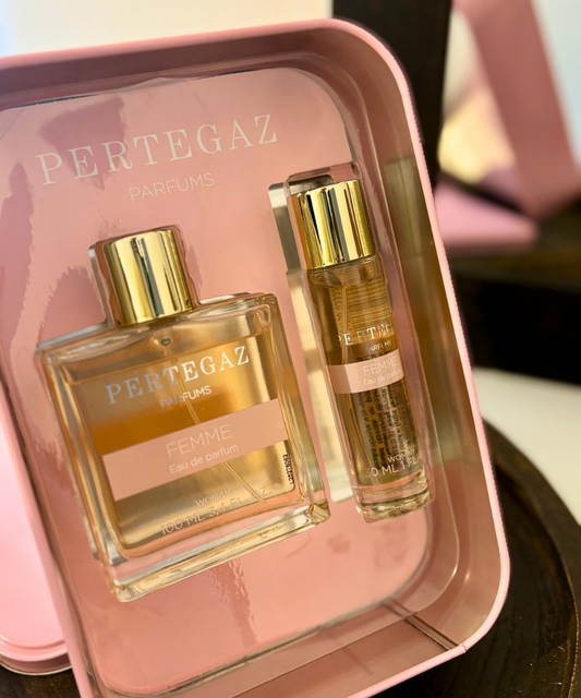 Set perfume Pertegaz Femme para mujer con lata metálica, incluye frasco de 100 ml y formato viaje 30 ml