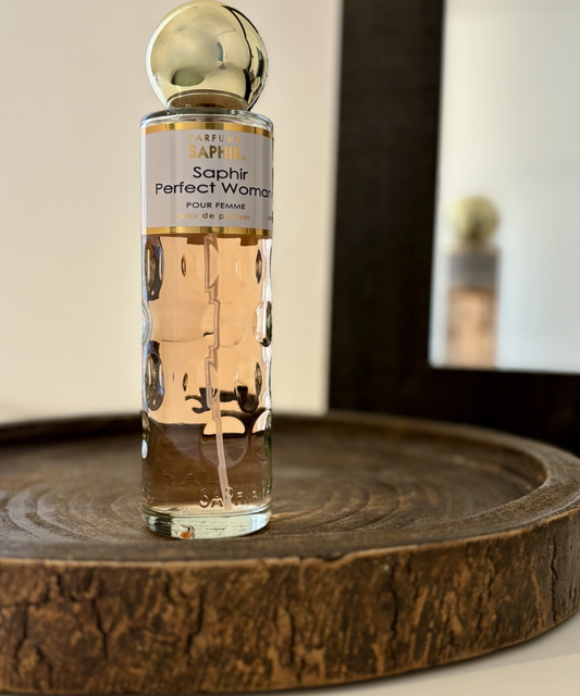 Perfume Saphir Perfect Woman para mujer en frasco elegante, fragancia femenina floral con toque dulce y moderno