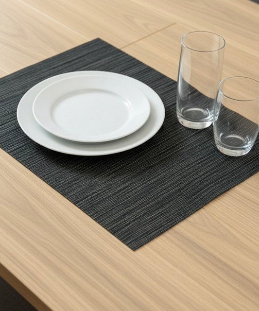 Salvamanteles individual Textura Urban Graphite de vinilo trenzado gris antracita, resistente al calor, flexible y antideslizante, protección y estilo para la mesa