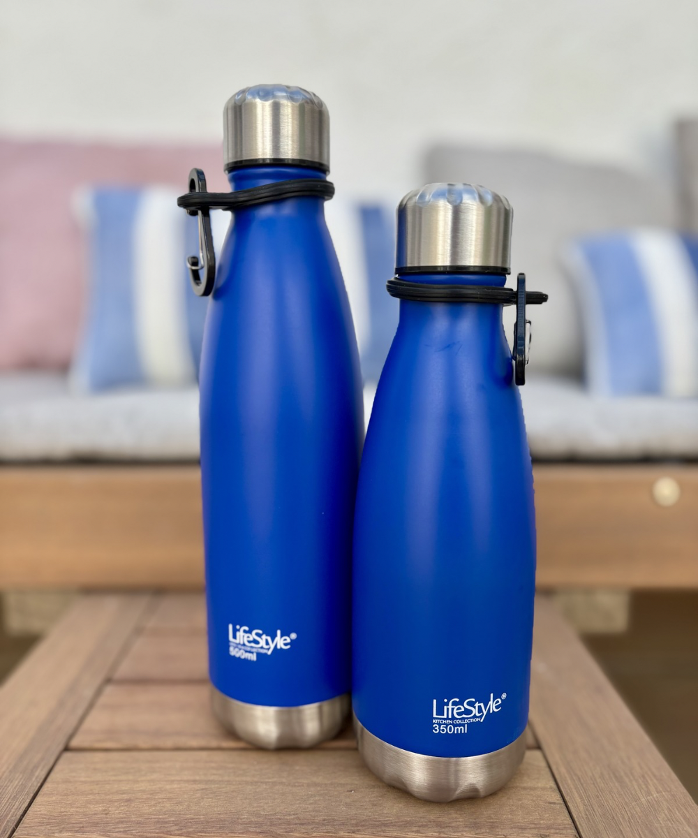 Set de botellas térmicas azules de acero inoxidable en tamaños 350 ml y 500 ml, diseño moderno para hidratación diaria