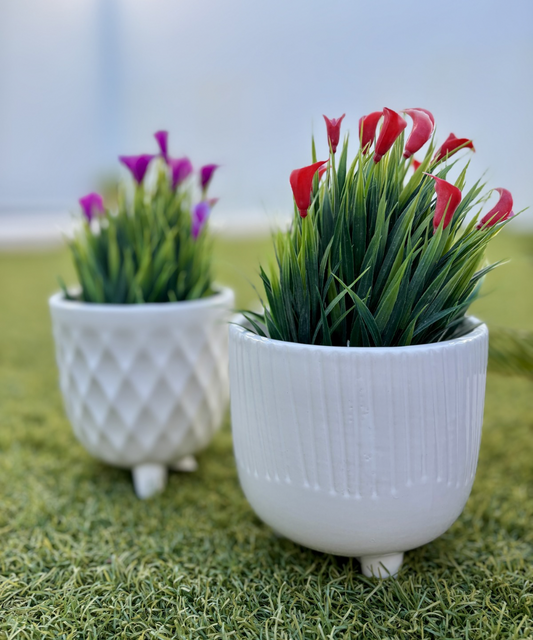 Set de maceteros Alba de cerámica blanca con relieves decorativos, diseño moderno para plantas pequeñas, suculentas o cactus en el hogar