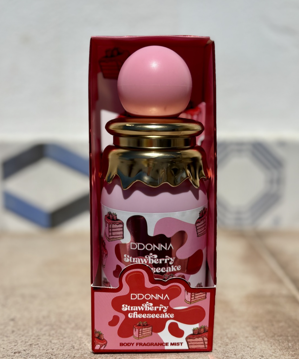 Fragancia gourmand Strawberry Cheesecake con notas lácteas, vainilla y fresa jugosa
