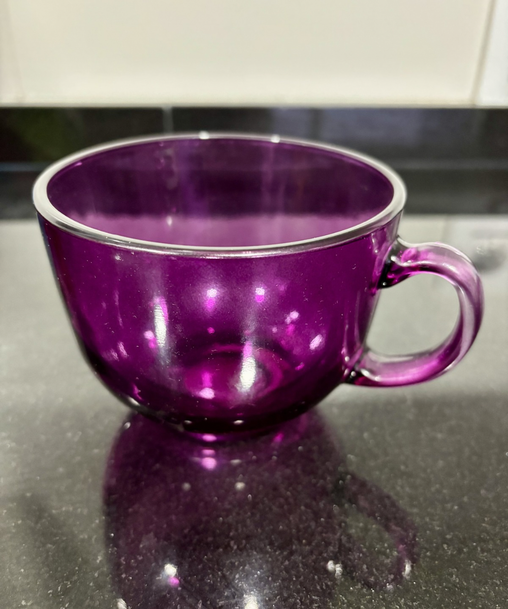 Taza de vidrio Rainbow Glass color púrpura, diseño elegante y resistente ideal para café o infusiones