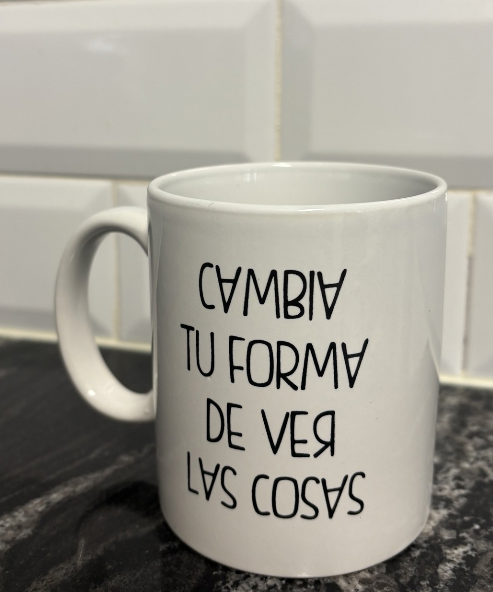  Taza con frase humorística ideal como regalo original con mensaje creativo y motivacional
